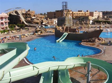 The park inn is approx 10 minutes from sharm el sheikh airport and approx 20 minutes from naama bay which is easily reached by the shuttle bus run by the hotel. Massive water park - Picture of Parrotel Aqua Park, Nabq ...