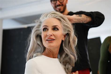 Grey Hair Don T Care Long Gray Hair Going Gray Gracefully Aging Gracefully Pelo Color Plata