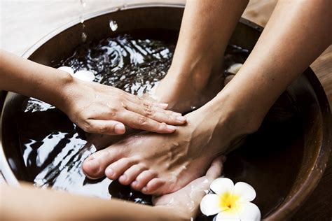 This is often worse in cold weather and will disappear on its own. Is Soaking Your Feet Good For You? ~ The EPIC Epsom Salt ...