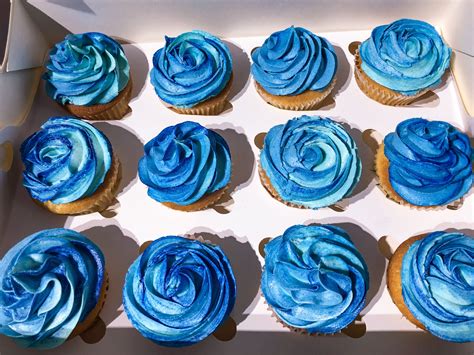 Blue Buttercream Cupcakes Blue Cupcakes City Cake Blue Frosting