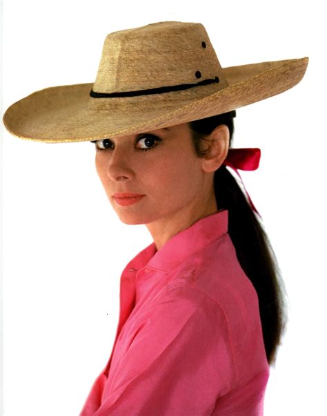 Audrey Wears Hats Audrey Hepburn Style Audrey Hepburn Hepburn Style