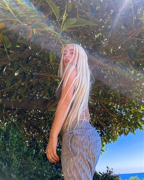 Ava Max Instagram Mommyseal