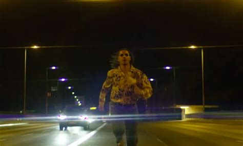 Keiner ist wie apache 207, der gangster, der ab und an sein tanzbein schwingt. Apache 207 - 2 Minuten (prod. Worstbeatz) Video - rap.de