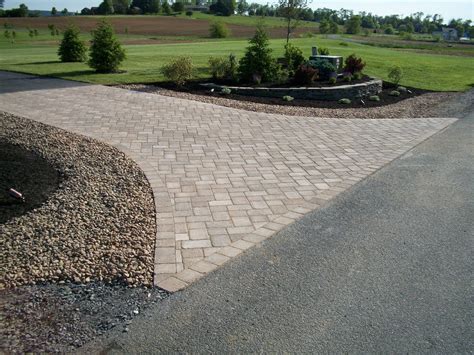 The 25 Best Driveway Entrance Landscaping Ideas On Pinterest