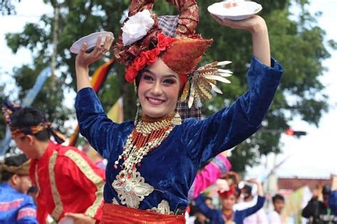 10 Tarian Adat Sumatera Barat Yang Sangat Terkenal