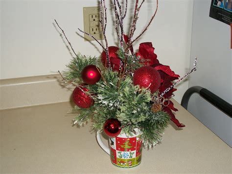 Dollar Store Coffee Mug Arrangement For Christmas Christmas Flower