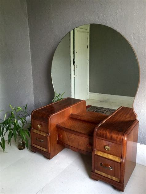 Shop wayfair for the best art deco bedroom furniture. 1930's Art Deco Vintage Vanity Dresser and Mirror in 2019 ...