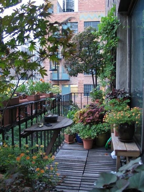 Marvelous Green Balcony Ideas For Your Lovely House TRENDUHOME Small Balcony Garden