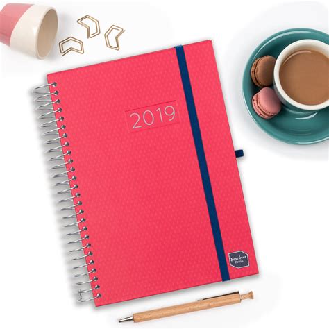 boxclever-press-2018-2019-family-life-book-a5-16-month-diary-boxclever-press