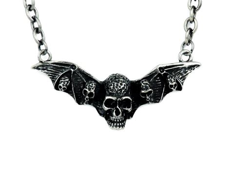 Vampire Bat Wings Skull Necklace Horror Pendant Gothic Halloween Horror