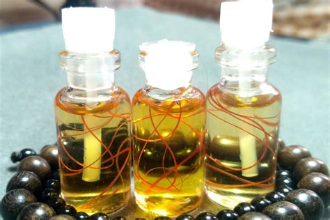 Minyak bulu perindu merupakan salah satu sarana pelet yang dikembangkan oleh abah romdhoni. Alam Mistik: Minyak Bulu Perindu Kalimantan