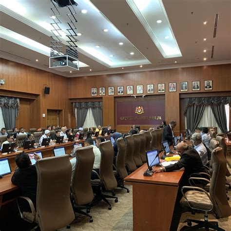 Pergerakan kesatuan sekerja wan zaifuludin. UNI MALAYSIA LABOUR CENTRE: Perbincangan Pindaan Akta ...