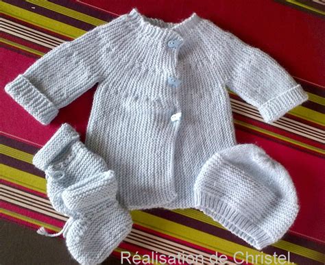 Les petits pieds de bébé resteront bien au chaud en toute circonstance grâce à ces jolis chaussons en tricot. photo tricot modèle tricot bébé sans couture 13