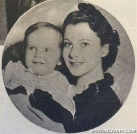 Vivien Leigh And Daughter Suzanne Photographed At Home In Mayfair 1935