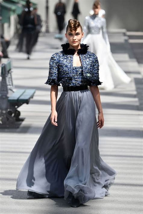 Grace Elizabeth Walking Chanel Haute Couture Fw 20182019 Fashion Show