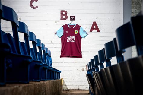 Away kit is used when the match is in another country or state. Burnley Fc Away Kit 20/21 - Burnley Fc Umbro Cheaper Than ...