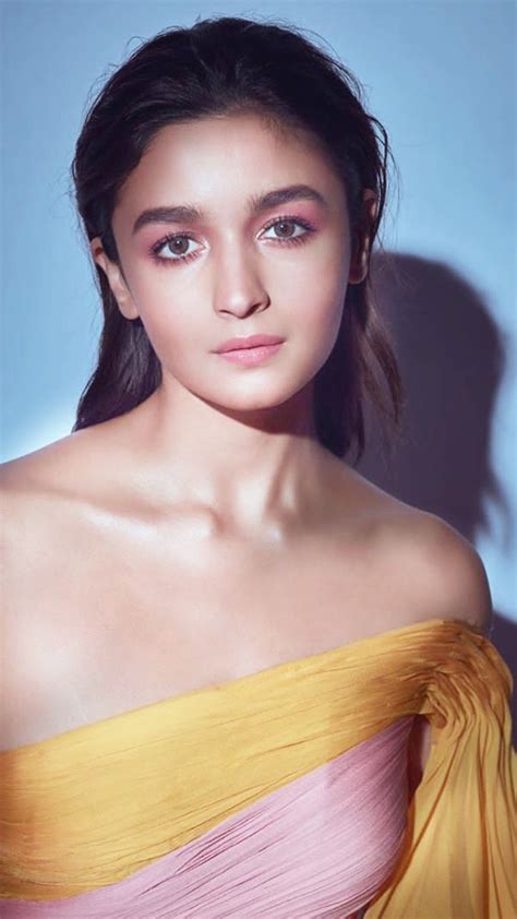 Pin By Vidushi Rathore On Alia Bhatt Alia Bhatt Photoshoot Beautiful Bollywood Actress Alia