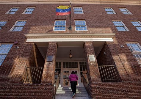Cortan La Luz En La Embajada De Venezuela En Eeuu Para Expulsar A Activistas La República Ec