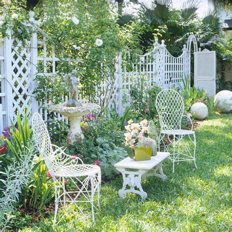 Whether the design is wood or metal, a garden trellis creates a beautiful backdrop for these trellis ideas, including simple structures and elaborate designs, will help shape your patio or garden in style. Trellis Design Ideas: Trellises with Fences or Screens ...