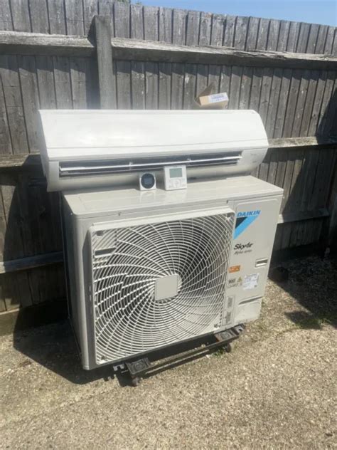 Daikin R Wall Mount Kw Split Air Conditioning Unitfaa Auveb