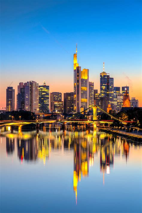 Skyline In Frankfurt In Der Abenddämmerung Localpedia