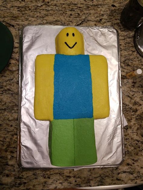 Roblox Noob Cake For A Roblox Party Roblox Birthday Cake Roblox Cake