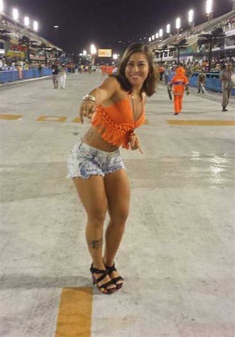 Brazilian Street Cleaner Swamped With Modelling Offers After Stunning