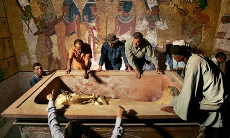 tutankhamun s burial chamber may contain a door to nefertiti s tomb canada today