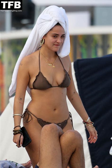 Luna Blaise Flaunts Her Sexy Bikini Body On The Beach In Miami