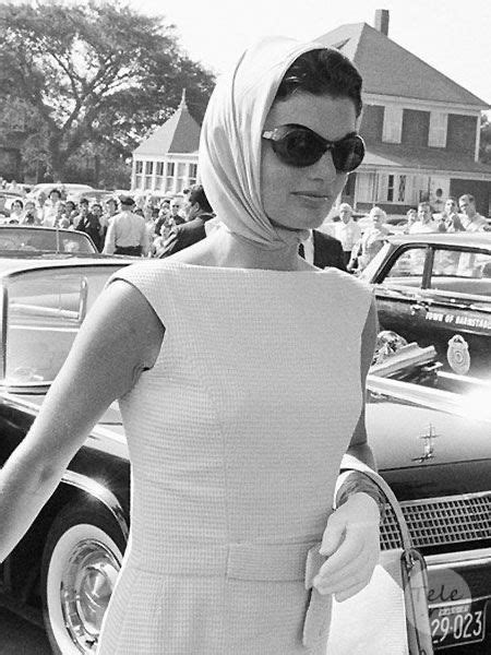 Pin By Lee Barber On Chic Fashion Edit Jackie Kennedy Style