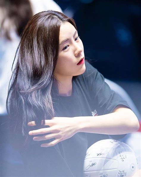 National volleyball player, lee da yeong, confess her love toward bts jin on recent instagram upload. Lee Da Yeong - Nữ thần xinh đẹp nhất của bóng chuyền Hàn ...