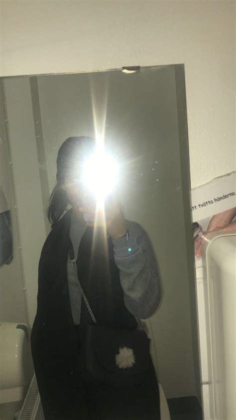 Pingl Par Marina B Sur Snapchat Me Miroir Fille Miroir Selfie Fille Brune