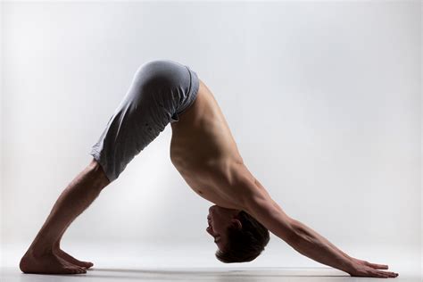 5 postures de yoga pour hommes pour améliorer sa souplesse yoze