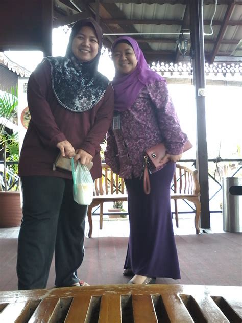 Kuala pilah terkenal sebagai pusat pelancongan kebudayaan dengan seni warisan adat perpatih dan merupakan bandar diraja di negeri sembilan. Ana Lyana's blog ©: Ziarah Orang Meninggal + Restoran ...
