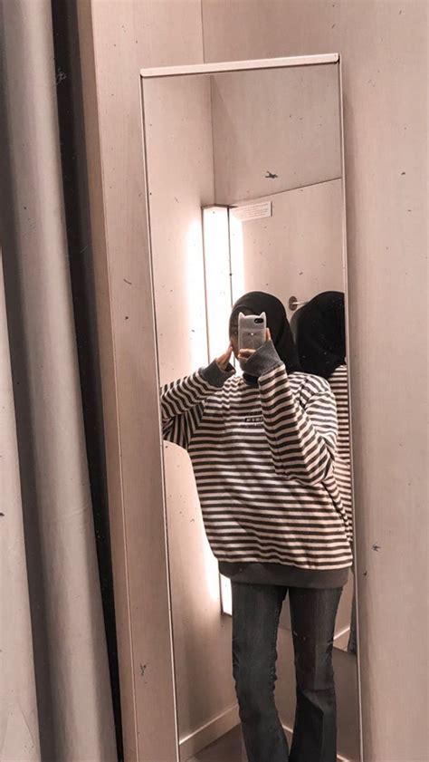 Mirror Selfie Gaya Berpakaian Gaya Model Pakaian Gaya