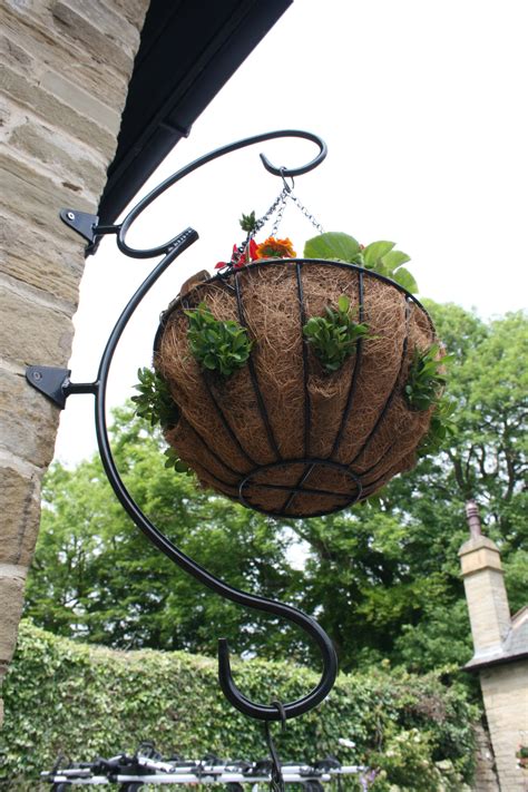 70 hanging flower basket ideas. DIY hanging basket,advised fixing procedure | Garden ...