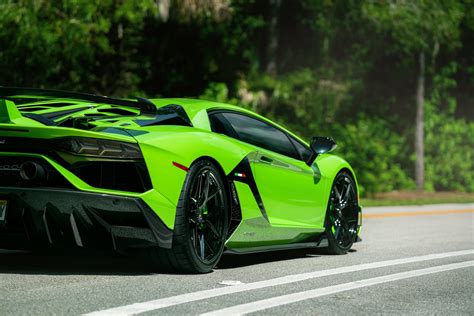 Lamborghini Aventador Green