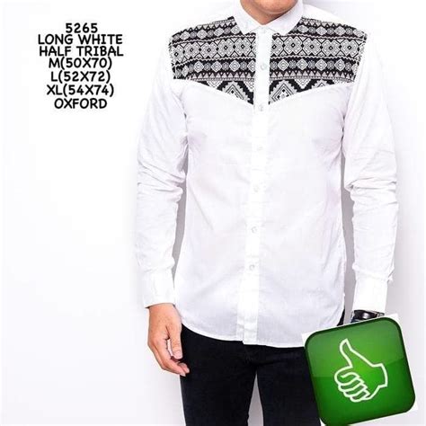 Model baju batik wanita memang tidak ada habisnya selalu muncul dengan desain kombinasi yang lebih berpariasi sehingga sampai sekarang pengguna batik memang terus bertambah peminatnya. Kumpulan Model Baju Batik Pria Modern Polos Putih Kombinasi tribal 2018 | Model, Pria, Kemeja