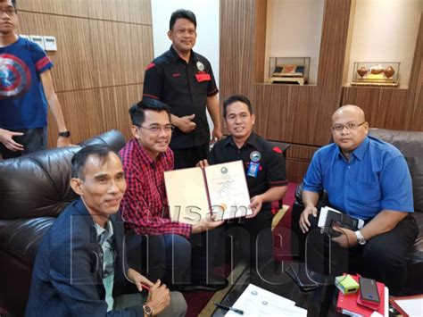 Khairul had claimed the move had led to the state polls and contributed to the increase in. Mohd Azis Jamman dilantik Penaung 1 PPDJS | Utusan Borneo ...