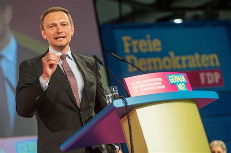 Serving as a member of the bundestag since 2017, she was elected as the secretary general of the fdp on 26 april 2019 and thereby became part of the party's leadership around chairman christian lindner. Christian Lindner wird für die FDP immer mehr zur Belastung