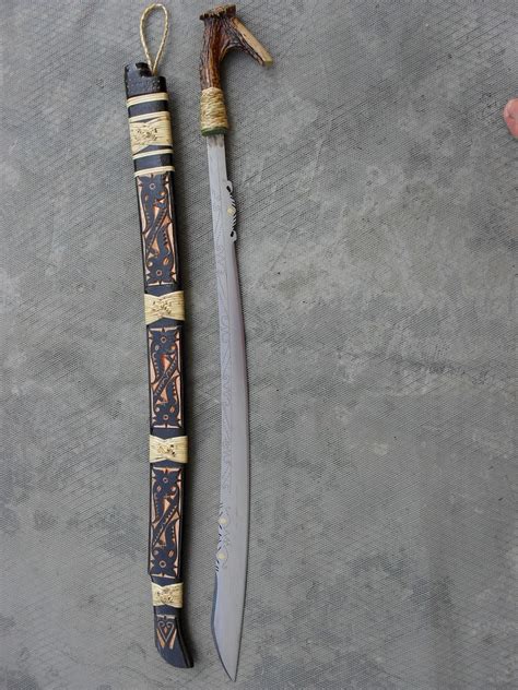Semua pengawa iban enda ngira adat, jerita, main asal, enggau ti bukai dibantai ba ruai issd ditu. Parang Ilang Sarawak / Borneo Sword