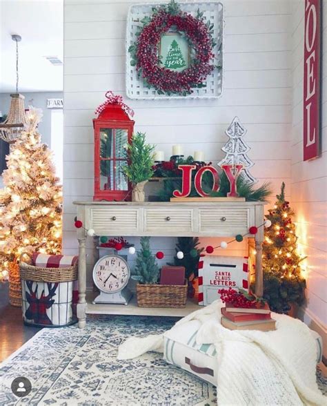 Personalize your holiday table with some of these surprisingly inexpensive ideas. Impressive Christmas Entryway Decoration Ideas for 2019