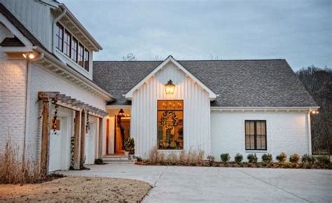 Especially when you do it for your exterior because with its warm impression of your front part home will make it looks very welcoming and inviting for your guests or even people who pass by in front of your home. Something I've been crushing on as of late, are modern ...