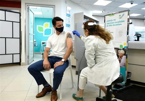 Is online registration mandatory for covid 19 vaccination? Photo : Justin Trudeau reçoit sa deuxième dose du vaccin ...