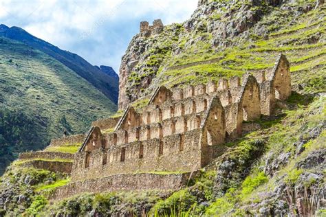 Peru is without a doubt one of the most captivating countries in south america. Ollantaytambo, Peru, Sacred Valley, ruins — Stock Photo ...