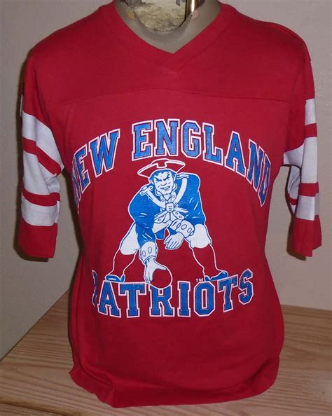 Free shipping for orders over $60! vintage 1990s New England Patriots football t shirt Medium ...