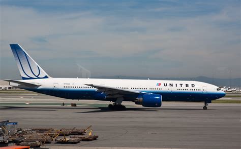 Fileunited Airlines Boeing 777 200er N784ua San Francisco