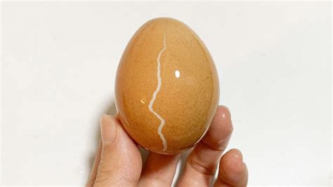 ◆ゆで卵の作り方 (1) 卵は熱湯に入れると温度差でひびが入りやすいので、水から入れてゆでる。 (2) 鍋に卵がかぶるくらいの水を入れ、中火にかけ、黄身を中心にして固めるために、１～２分ほどはしで転がしながらゆで始める。 (4) ゆで上がったらすぐに冷水にとり、冷めたら殻をむく。 【印刷可能無料】 ゆで 卵 画像 ~ 無料の印刷可能なイラスト画像