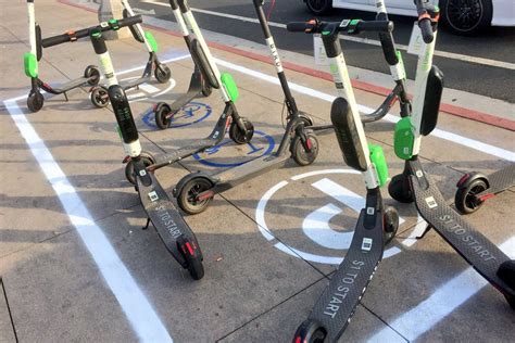 Zoom electric moped scooters usa, a shark tank and cnbc featured company, offers 60 mile range, 1500w motor, green, innovative, and affordable electric scooters and other mobility products. Scooter companies Bird and Lime named in lawsuit - Curbed
