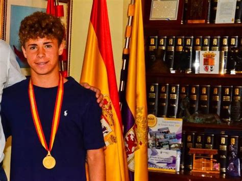 Trikot atlético madrid auswärts 2020/2021. El torrejonero Mario Soriano, en la Selección Española Sub ...